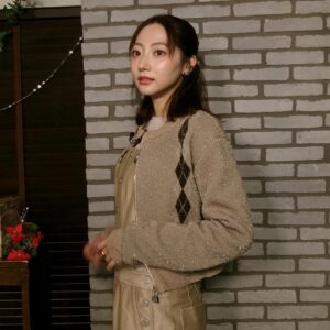 Rena Takeda Instagram - 本日夜、eGG放送です🫎🎄🪅

番組キャラクター「グーくん」の
声優オーディション！！＾＾

あらためて、声優さんってすごいなあ。
みんな素敵な方達でした＾＾

tops,cardigan,overall
@tiit_tokyo
@the.pr_
accessories
@joueteofficial
@ete_official
@etebijoux_official
shoes
@alm._official