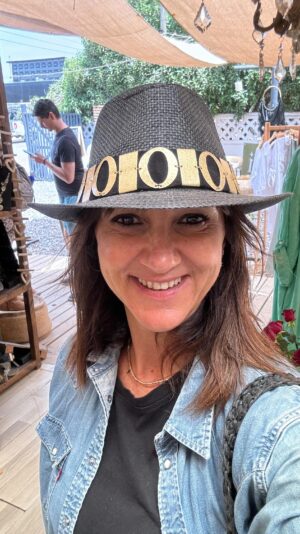 Renata Bravo Instagram - Bienvenidos al @patioderenata 2025 los esperamos con hermosas tiendas de diseño, moda, cosmética natural, helados artesanales , masajes y cafetería! O sea  un imperdible en #maitencillo❤️ Av del Mar 342  @boutique_ingridobligado @amantea_cosmetica @boutiquececy @inbalicl @shegpatagonia @1nna_deco @homehealth_cl @colomba_cafeteria #diseño #moda #bienestar #cosmetica