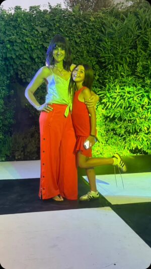 Renata Bravo Instagram - Les deseo de todo ❤️ que tengan un excelente 2025 y que lo mejor en sus vidas esté recién por venir ! Que no nos falte nunca risas, baile, amigos, familia,  afectos! Yo fui muy feliz esta noche , hace muchos años que no lo pasaba con alguien de mi familia, disfruté como  una niña!!!!!!! Se nota ? 🤪