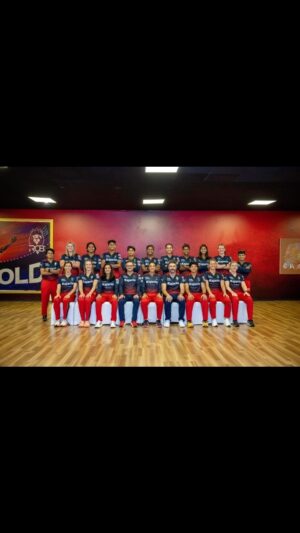 Renuka Singh Instagram - Family ♥️ #playbold #rcb