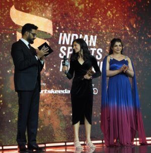 Renuka Singh Instagram - A night to remember , Thank you @indiansportshonours , @virat.kohli and @anushkasharma for this acknowledgement.✨😍🏆