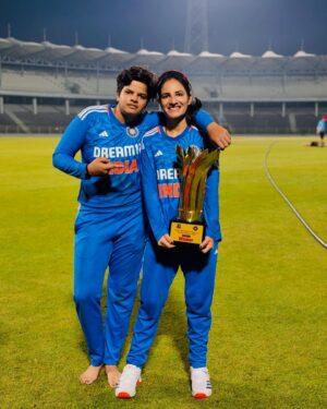 Renuka Singh Instagram - Together we win 🏆🏏🤩