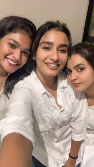 Reshma Muralidharan Instagram - Caption is in the song ❤️💫 
Forever with u guys 😍
@nakshathra_viswanathan 
@reshma_muralidaran_official