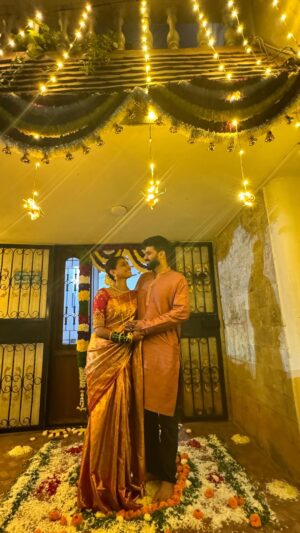 Reshma Shinde Instagram - गृहप्रवेश 🧿❤️

The way he is holding my hand tightly 🥹 @01brainiac 

#blessed #loved #family #grateful
🎥 @praj_291 🥰