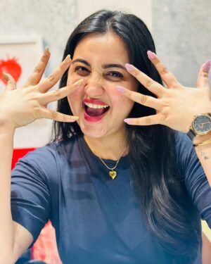 Revathi Pillai Instagram - had a wholesome and soulful dinner which meant stained nails.