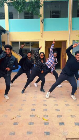 Rhema Ashok Instagram - Feet’s job is to walk, but their passion is dancing 🩰✨

#akkamaga with my boys ♥️ @algesh_belex @out_of_contrl___ @abu_____official @mohan_mj_smoking @eddies_dancecompany 

Vc: @swetha_subramanian92 akka 🫂♥️