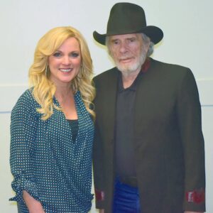 Rhonda Vincent Instagram - "If we make it through December..." Great memory! Rhonda with the legendary Merle Haggard. #rhondavincent #bluegrass #bluegrassmusic #bluegrasslife #merlehaggard #countrymusic #realcountrymusic #grandoleopry
