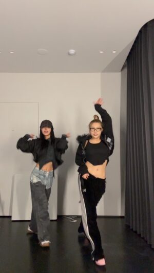 Rian Instagram - @twicetagram ‘Strategy’ ❤️‍🔥
@la.chica_official Choreography ver.
