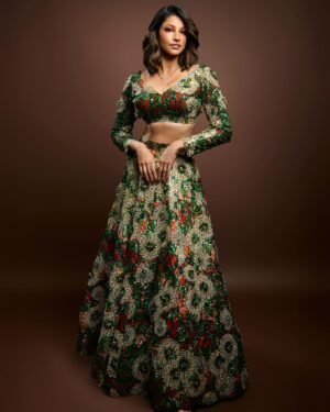 Richa Shukla Moorjani Instagram - 🪔✨

Stylist| @styledbyambika 
Stylist assistant| @sarahmgibsonn 
Custom outfit | @payal_zinal 🙏🏽✨
Jewelry | @x_shaneli 
Shoes | @francosarto 
HMUA : @beautybynic 
📸 | @mdanielsphoto