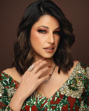 Richa Shukla Moorjani Instagram - 🪔✨

Stylist| @styledbyambika 
Stylist assistant| @sarahmgibsonn 
Custom outfit | @payal_zinal 🙏🏽✨
Jewelry | @x_shaneli 
Shoes | @francosarto 
HMUA : @beautybynic 
📸 | @mdanielsphoto