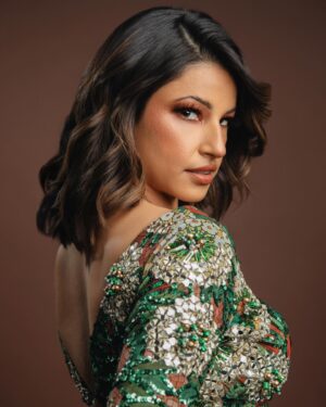 Richa Shukla Moorjani Instagram - 🪔✨

Stylist| @styledbyambika 
Stylist assistant| @sarahmgibsonn 
Custom outfit | @payal_zinal 🙏🏽✨
Jewelry | @x_shaneli 
Shoes | @francosarto 
HMUA : @beautybynic 
📸 | @mdanielsphoto