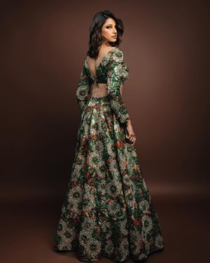 Richa Shukla Moorjani Instagram - 🪔✨

Stylist| @styledbyambika 
Stylist assistant| @sarahmgibsonn 
Custom outfit | @payal_zinal 🙏🏽✨
Jewelry | @x_shaneli 
Shoes | @francosarto 
HMUA : @beautybynic 
📸 | @mdanielsphoto