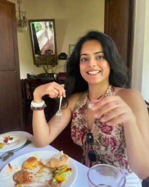 Riddhi Kumar Instagram - Just a casual Portuguese Goan 184627298
dishes lunch at a Palace 💕

Thehehe 🤭 Jokes apart @palaciododeao is an incredible piece of preserved art and architecture that’s been in the most capable, deserving and miraculous hands of Ruben and his wife who magically and with utmost precision presented us with scrumptious food and a deep dive into the rich Portuguese culture and traditions. It is part privilege and part heavy responsibility to preserve and simultaneously promote a culture long forgotten. They have been working on restoring this Palace and giving people a tour of culture that they’ve brought back to life at the @palaciododeao , so the next time you visit Goa do visit this incredible p(a)lace with incredibly delicious food, a incredibly gorgeous garden and more than anything 2 incredibly unstoppable artists at work! Thank you for having us, it’s been a privilege! ✨