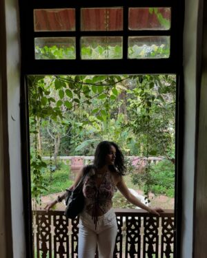 Riddhi Kumar Instagram - Just a casual Portuguese Goan 184627298
dishes lunch at a Palace 💕

Thehehe 🤭 Jokes apart @palaciododeao is an incredible piece of preserved art and architecture that’s been in the most capable, deserving and miraculous hands of Ruben and his wife who magically and with utmost precision presented us with scrumptious food and a deep dive into the rich Portuguese culture and traditions. It is part privilege and part heavy responsibility to preserve and simultaneously promote a culture long forgotten. They have been working on restoring this Palace and giving people a tour of culture that they’ve brought back to life at the @palaciododeao , so the next time you visit Goa do visit this incredible p(a)lace with incredibly delicious food, a incredibly gorgeous garden and more than anything 2 incredibly unstoppable artists at work! Thank you for having us, it’s been a privilege! ✨