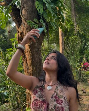 Riddhi Kumar Instagram - Just a casual Portuguese Goan 184627298
dishes lunch at a Palace 💕

Thehehe 🤭 Jokes apart @palaciododeao is an incredible piece of preserved art and architecture that’s been in the most capable, deserving and miraculous hands of Ruben and his wife who magically and with utmost precision presented us with scrumptious food and a deep dive into the rich Portuguese culture and traditions. It is part privilege and part heavy responsibility to preserve and simultaneously promote a culture long forgotten. They have been working on restoring this Palace and giving people a tour of culture that they’ve brought back to life at the @palaciododeao , so the next time you visit Goa do visit this incredible p(a)lace with incredibly delicious food, a incredibly gorgeous garden and more than anything 2 incredibly unstoppable artists at work! Thank you for having us, it’s been a privilege! ✨