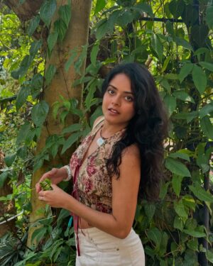Riddhi Kumar Instagram - Just a casual Portuguese Goan 184627298
dishes lunch at a Palace 💕

Thehehe 🤭 Jokes apart @palaciododeao is an incredible piece of preserved art and architecture that’s been in the most capable, deserving and miraculous hands of Ruben and his wife who magically and with utmost precision presented us with scrumptious food and a deep dive into the rich Portuguese culture and traditions. It is part privilege and part heavy responsibility to preserve and simultaneously promote a culture long forgotten. They have been working on restoring this Palace and giving people a tour of culture that they’ve brought back to life at the @palaciododeao , so the next time you visit Goa do visit this incredible p(a)lace with incredibly delicious food, a incredibly gorgeous garden and more than anything 2 incredibly unstoppable artists at work! Thank you for having us, it’s been a privilege! ✨