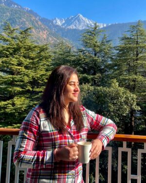 Ridhima Ghosh Instagram - Waking up to golden rays and majestic peaks—this is what dreams are made of. 🌞⛰️ 

📸 - @gauravchakrabarty