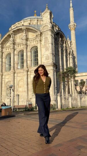 Ridhima Pandit Instagram - और फिर अचानक से :) #2025 it is ♥️✨🥰 📸 @istanbulphotosession
