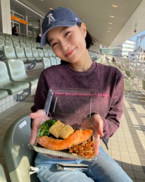 Rin Takahashi Instagram - 愛ちゃんとプライベートで #大井競馬場 へ🐴✨
身近でパドックみたり、ゴール前で迫力満点のレースをみたりゆっくり楽しめて最高でした！
結果は残念でしたが、お天気も良く2人で燃えて白熱して楽しすぎました🤭❤️‍🔥
また行こうね🐴✨

私が大会に向けて食事制限中なので、愛ちゃんが愛情たっぷりのお弁当作ってきてくれました🥹🐟
とーーーっても美味しかった🤤💓
栄養やバランスなどたくさん考えてくれてありがとう🥹
素敵すぎる🥹✨

楽しくて充実した1日でした☀️

@ai.tsubakihara