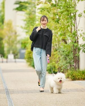 Rin Takanashi Instagram - 本日より#Newansさんとコラボしたお洋服が販売開始しました✨

着こなし方や、カラーによって、色々な表情を見せてくれますよ☺︎🩵
私も、着てお出かけするのが楽しみ😊

#PR #Newans @newans.official