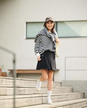 Rin Takanashi Instagram - 本日より#Newansさんとコラボしたお洋服が販売開始しました✨

着こなし方や、カラーによって、色々な表情を見せてくれますよ☺︎🩵
私も、着てお出かけするのが楽しみ😊

#PR #Newans @newans.official