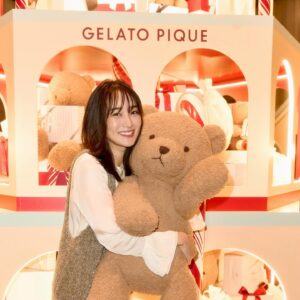 Rin Takanashi Instagram - 表参道ヒルズで開催されている、ジェラートピケのクリスマスギフトマーケットに行ってきました☺︎
もうね、可愛すぎて夢の世界かと思いました🫨
くま好きにはたまらない…

#PR