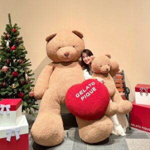Rin Takanashi Instagram - 表参道ヒルズで開催されている、ジェラートピケのクリスマスギフトマーケットに行ってきました☺︎
もうね、可愛すぎて夢の世界かと思いました🫨
くま好きにはたまらない…

#PR