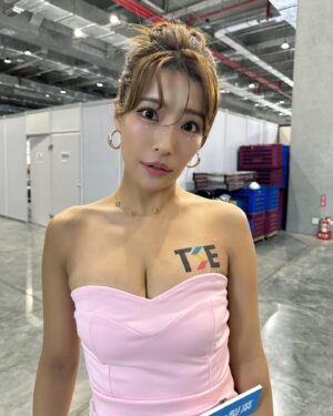 Rina Hashimoto Instagram - 🥹
遅くなったけど台湾での5日間のわたし〜
毎日めっちゃ楽しくて
写真いっぱいあった🥹❤️‍🔥

ご飯は美味しいし
コートなくても寒くないし
めっちゃ快適な毎日だったよん

最後はイベントおわりに
sherbetでMV撮影に向かう写真。

道が混みすぎてて車じゃ間に合わない！とのことで
初めて電車に乗ってみたんやけど

顔が疲れすぎてて、ひどい😚🩷

毎日ほんとによくがんばりました。
台湾のみんなまた会いましょう〜！

うぉーあいたいわんー🩷🫶