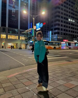 Rina Hashimoto Instagram - 🥹
遅くなったけど台湾での5日間のわたし〜
毎日めっちゃ楽しくて
写真いっぱいあった🥹❤️‍🔥

ご飯は美味しいし
コートなくても寒くないし
めっちゃ快適な毎日だったよん

最後はイベントおわりに
sherbetでMV撮影に向かう写真。

道が混みすぎてて車じゃ間に合わない！とのことで
初めて電車に乗ってみたんやけど

顔が疲れすぎてて、ひどい😚🩷

毎日ほんとによくがんばりました。
台湾のみんなまた会いましょう〜！

うぉーあいたいわんー🩷🫶