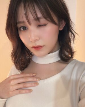Rinka Kumada Instagram - カラコンブランド『アイクローゼット モイストUVワンデー』のイメージモデルを務めさせていただいています🪽🤍
裸眼のようにすごくナチュラルな発色と、
とっても使いやすい小さめのサイズです！
本当にわからないくらいナチュラルで、透明感がすごくでます✨
今日アップした写真は、クリームコフレを着用してるよ☁️
アイクローゼットはホテラバさんでＧＥＴできるので、
ぜひチェックしてみてくださいね☺️
#カラコン #カラコン着画 #ホテラバ #アイクローゼット #eyecloset #バレないカラコン#PR