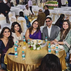 Rinku Ghosh Instagram - Wonderful time catching up with old friends. Memories flashback ❤️❤️ 

@ranichatterjeeofficial 
@dineshlalyadav 
@aamrapali1101 
@smritysinha_official
