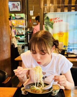 Rio Uchida Instagram - @watabewedding 
沖縄旅行&リゾートウエディングを体験した動画が
ワタベウェディングさんの公式YouTubeで公開されました🤍
美味しいご飯を食べたり
素敵なホテルに泊まったり
プールで泳いだり
ハーブ畑を見学したり
乗馬体験で馬さんと砂浜をお散歩したり
最高に楽しかったーーーー🏝️

とにかくとにかく今回食べたご飯たちが美味しすぎて…大満足の旅でした。興味がある方はぜひこのプランを参考にしてみて欲しいです🩷動画チェックしてねー！