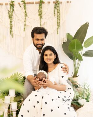 Rithika Tamil Selvi Instagram - 🧿

PC @littleshotsbyhema 

#familygoals #tamilrithika❣️ #rithikatamil