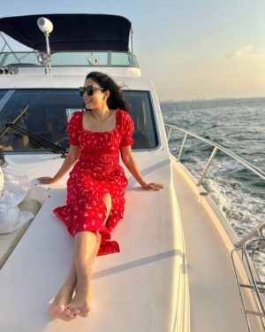 Ritu Varma Instagram - Ending the year with love, laughter, gratitude and lots of sparkle 💕✨🪩💃