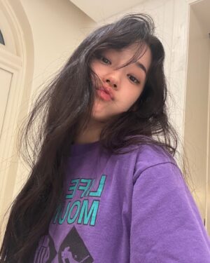 Roh Yoon-seo Instagram - 이모저모 🗃️🧹💟