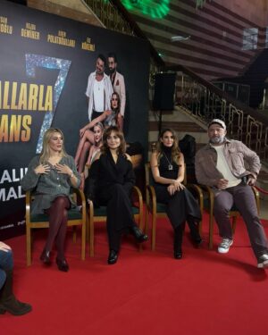 Rojda Demirer Instagram - Çakallar gala öncesi haller 🙌😄