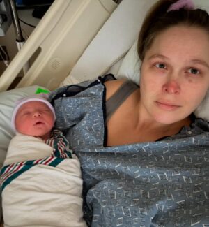 Ronda Jean Rousey Instagram - Our little girl came into this world during a windstorm into a city on fire, so grateful she made it safe and sound 
Liko’ula Pā’ūomahinakaipiha Browne ❤️