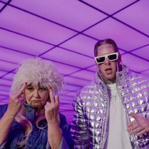 Roseanne Barr Instagram - “Daddy’s Home” ft. ROSEANNE is Out Now! What y’all think?! We won!!! 🇺🇸🤯 #tommacdonald #hangovergang