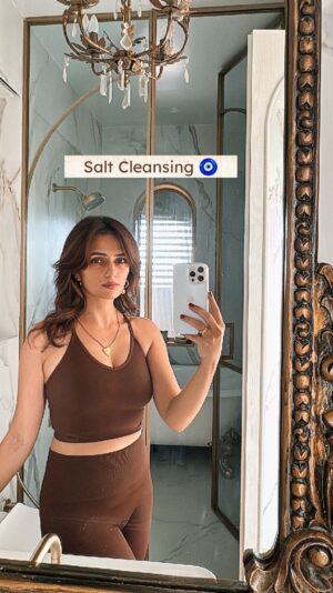 Roshni Chopra Instagram - Words are Power 🧿❤️ try this and repeat as many times as you need ? Putting the affirmation down here 👇
All thoughts feelings emotions doubts negative energies that I may have been holding onto which do not serve my highest good I now let them go . 

#monday #motivation #manifest #nazar #cleansingritual #salt #rorituals #affirmations