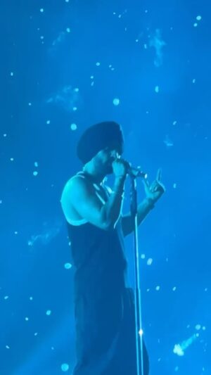 Roshni Chopra Instagram - Pure magic ♥️✨ @diljitdosanjh love your message to the youth 🙌 your concerts are a spiritual experience !! 

@sidakumar @saregama_official @teamdiljitglobal @rippleeffectstudios #dilluminatitour2024 #diljitdosanjh