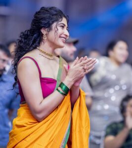 Actress Roshni Prakash HD Photos and Wallpapers December 2024