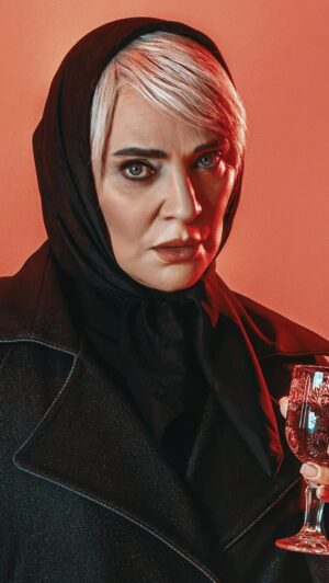 Roya Nownahali Instagram - .
 «گردن‌زنی»
جمعه ۲۳ شهریور ۱۴۰۳

 سریال «گردن زنی»، محصول تازه فیلم‌نت، به کارگردانی سامان سالور  تهیه‌کنندگی علی قربان‌زاده و نویسندگی زامیاد سعدوندیان از ۲۳ شهریورماه جمعه‌ها ساعت ۱۲ ظهر از این پلتفرم پخش خواهد شد.
  
رویا نونهالی، الهام پاوه‌نژاد، حسن معجونی، مهران غفوریان، مهدی حسینی‌نیا، سمیرا حسن‌پور، پوریا رحیمی‌سام، پژمان بازغی، محمد ولی‌زادگان، امین شعرباف، پاشا رستمی، ستایش رجایی‌نیا، سعید زارعی، کیسان دیباج، الیکا ناصری، حسن زارعی، سپیده اعلایی، محمد اشکان‌فر، آزاده مهدی‌زاده، هلن نقی‌لو، سهیل قنادان، محسن غفاری، مهرداد بهاءالدینی، شقایق سرسختی و بهنام تشکر از جمله بازیگران این سریال هستند.

عوامل این سریال عبارتند از: مجری طرح: طهورا ابوالقاسمی، مدير فيلمبردارى: آرش خلاقدوست، تدوینگر: سیامک مهماندوست، محراب ملازم، مدیرصدابرداری: ایرج شهزادی، صداگذار و ترکیب صدا: نعیم مسچیان، موزیک: امیر مهدی‌زاده، طراح چهره‌پردازی: عباس عباسی، طراح لباس: نازنین توسلی،طراح صحنه فاز ۲:حسین حاجی ابراهیمی ، طراح صحنه فاز۱: مسعود مقومی، مدیر تولید: سمیرا علایی، مدیربرنامه ریزی: مجید عبدی، مدیر تدارکات: بهمن صدیق، دستیار یک کارگردان: محسن حسن پور، منشی صحنه: پریسا تاج الدین، سرپرست جلوه های ویژه میدانی: آرش آقابیک، طراح جلوه های بصری: حسن نجفی منش، طراح بدلکاری: امیر بدری، عکاس: سمیرا بختیاری، مستند ساز پشت صحنه: پدرام نامدار، تیتراژ: محمد پاشانجاتی

ساخت آنونس: بهار فنایی
    
صفحه رسمی سریال «گردن زنی»
‏@gardanzani.series

‏@filmnet.ir_