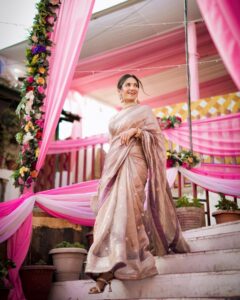 Actress Ruhani Sharma HD Photos and Wallpapers January 2025