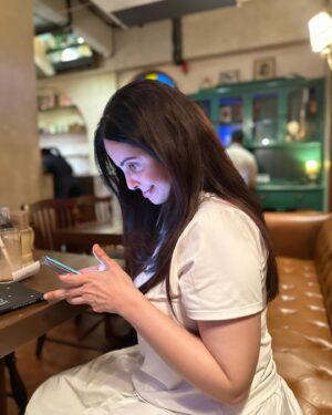 Rukhsar Instagram - ..Year 2024!

. Made mistakes.
. But
.Gained some beautiful bonds back.💫
.Next Year you guys will be seeing a lot of me on big and small screens.🤩🧿
.
.
.sabr
.shukr
.gratitude .
.
.
. Yes i still love this song!💫❤️💫💫