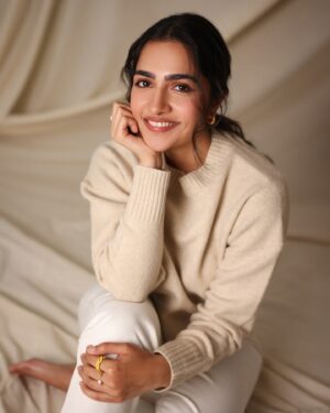 Rukmini Vasanth Instagram - gentle reminder that it is still sweater szn 🥹💌
Photographer @pranav.foto 
Assisted by @varmaa.28 
Makeup and hair @mehrasilky 
Styling @poojakaranam
Styling assistant @niha__varma