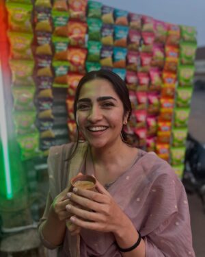 Rukmini Vasanth Instagram - Thank you all for your love and wishes. I had a beautiful day filled with so many of my favourite things: flowers, yelneeru, travel, roadside chai and the best lil snuggle from a smol baby I met in the airport 🥹 
I am filled with gratitude 🌹