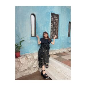 Rumi Okubo Instagram - ⁡
⁡
今年もバースデー記念に、コメント欄を
解放しましたー！📝
写真は瑠美まるイベントグッズ用の
撮影時のオフショットです📸
⁡
⁡
と、いうことで…
9月27日は私のお誕生日でーすっ🎊
大久保瑠美さんじゅうご歳になりました🎂🎈
⁡
声優としても、なんと15周年です✨
⁡
家族や友人、作品やキャラクター、
周りの方々、そしてファンの皆様に支えられて
とても楽しく日々を過ごせています。
声優としても、
1人の人間としても、
私は本当に本当に幸せ者だと思います。
⁡
いつもありがとうございます✨
⁡
⁡
⁡
「大久保瑠美にお願いしたい」
⁡
いつだってそう思って頂ける役者で
あり続けたいと思います。
そのための努力は惜しまず、
周りへの感謝も忘れず、
明るく楽しく面白く、
皆様を笑顔にできるよう今後も精進します！
⁡
⁡
15年の声優人生は大変な時もあったけど、
振り返れば楽しく素晴らしいものでした。
これから先の声優人生も、そうなれるよう
最大限努力しますので、
今後も応援して頂ければ幸いです🩷
⁡
⁡
もちろんオタクとしても極まっていきたいと思います！
推しは推せる時に推せ！！！
好きが私の原動力！！！
推しに貢ぐのは最早趣味！！！
自分の演じたキャラが大好き！！！
「個人的に好きなアニメ」の推しも尊い！！！
⁡
これからもオタク道全開で走りますので、
お前ら、着いてこいよーーーーーー！！笑
⁡
⁡
というわけで、
これからも引き続きよろしくお願いします🙇‍♀️✨
⁡
⁡
⁡
⁡
大久保瑠美
⁡
⁡