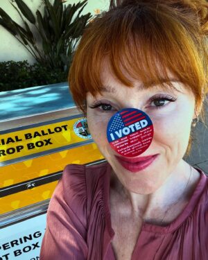 Ruth Connell Instagram - Yay democracy 🇺🇸🙏🏻❤️