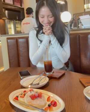Rutricha Phapakithi Instagram - Happy @janhae day🎂✨
รู้จักกันมาจะ 10 ปีแล้วอะ 
ขอให้ปีนี้เป็นปีที่ใจดีกับเธอนะ 
Ps. love as always My everything❣️