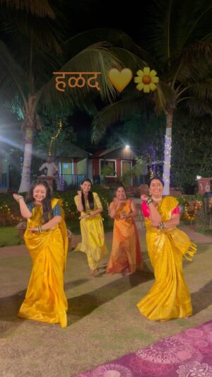 Rutuja Kulkarni Instagram - Yellow ji sanam hum aa gaye 🌼💛💃

#bts #ConstableManju #haldidance #sunmarathi #marathiactors #marathiactress #maharashtra #marathistatus #marathiserial #marathi #mumbai
